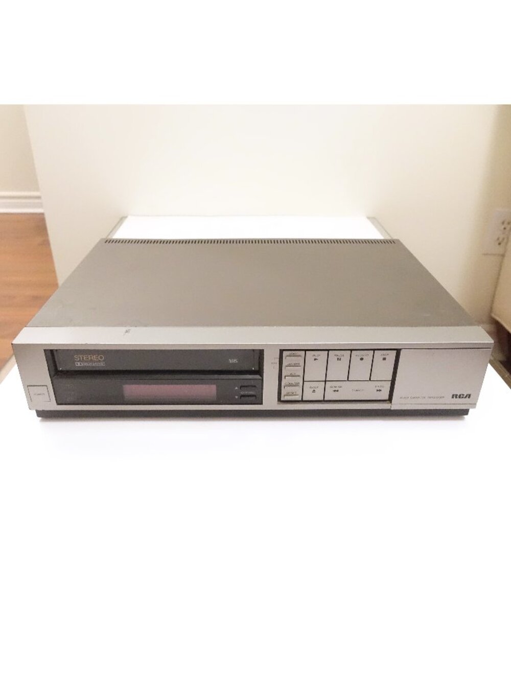 RCA VMT296 VCR  - Vintage 4 Head Dolby Stereo Video Cassette Recorder